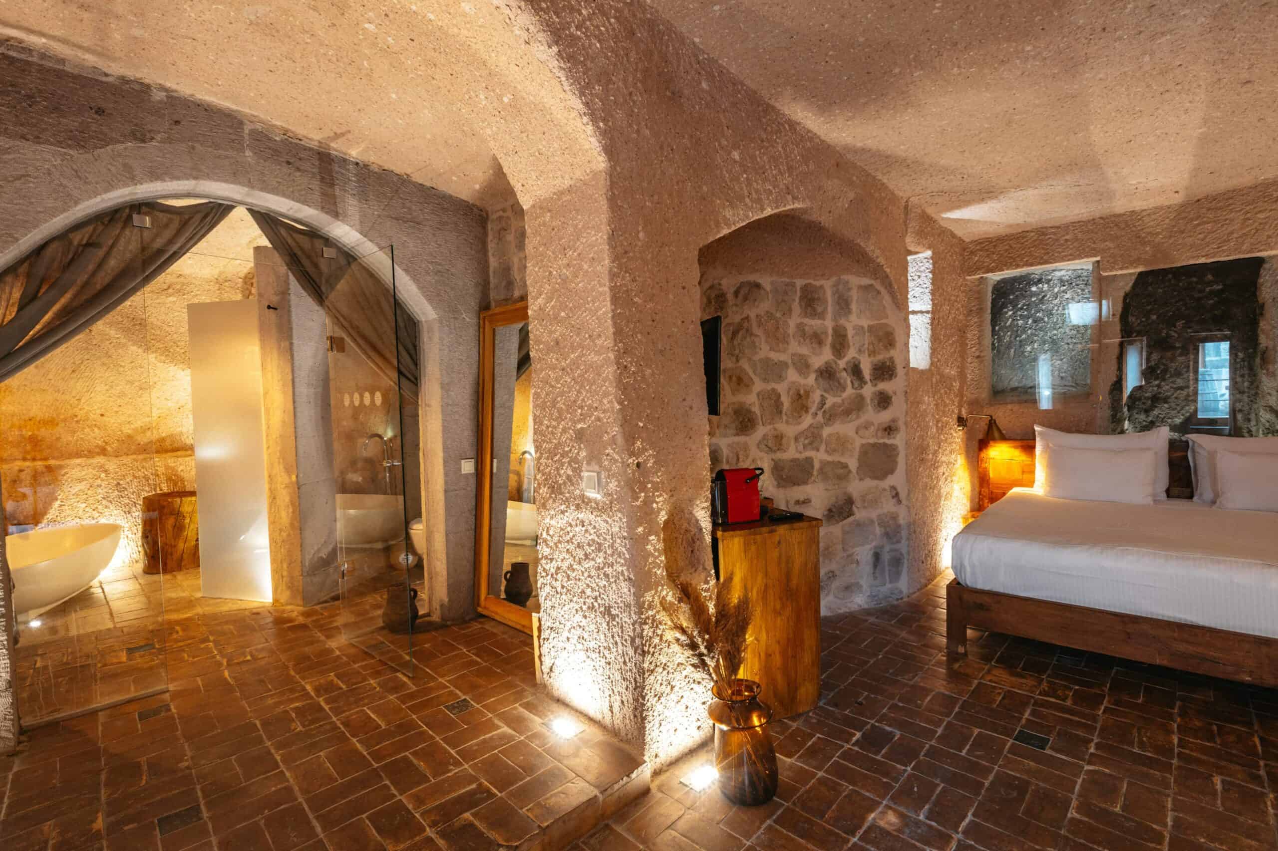 Cave room with a bathtub in the Millstone Cave Suite junior suite
