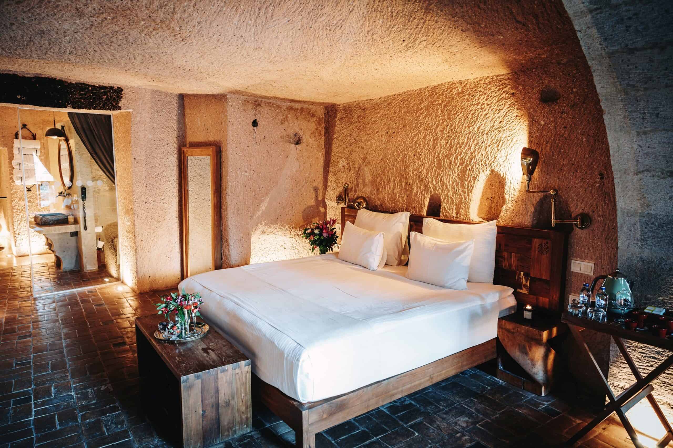 Millstone Cave Suite is a cave room with a jacuzzi and fireplace.