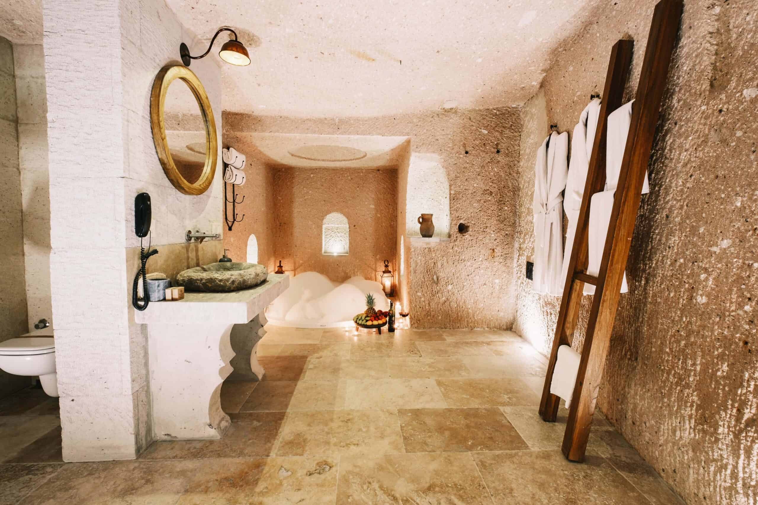 Millstone Cave Suite offers a cave room with a jacuzzi in a suite with a view.