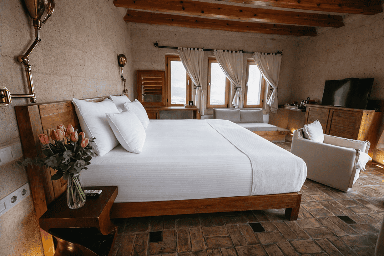 Millstone Cave Suite: A suite with a balcony, featuring a fairy chimney, a room with a valley view, and a balcony.
