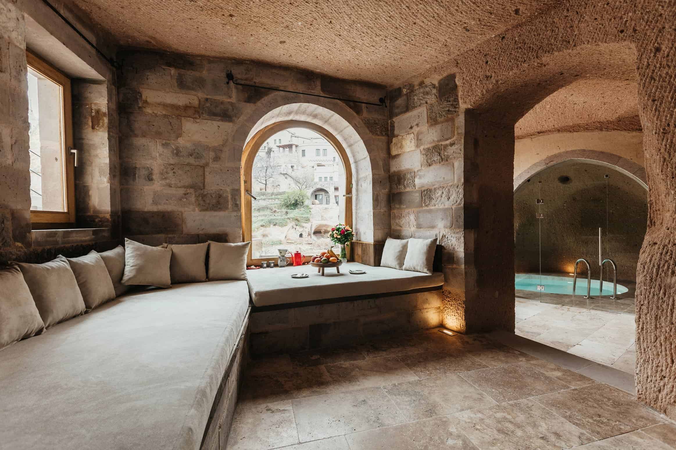 Millstone Cave Suites: Cave suite featuring a spacious cave pool and an indoor pool.