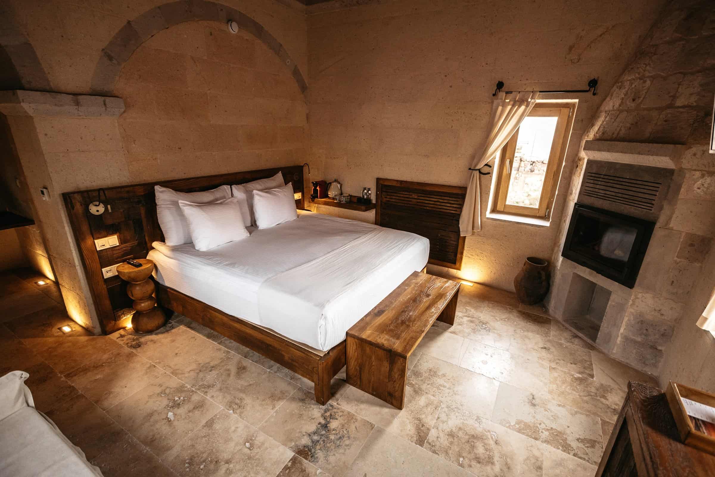 Millstone Cave Suite is a suite with a hot tub and a fireplace.
