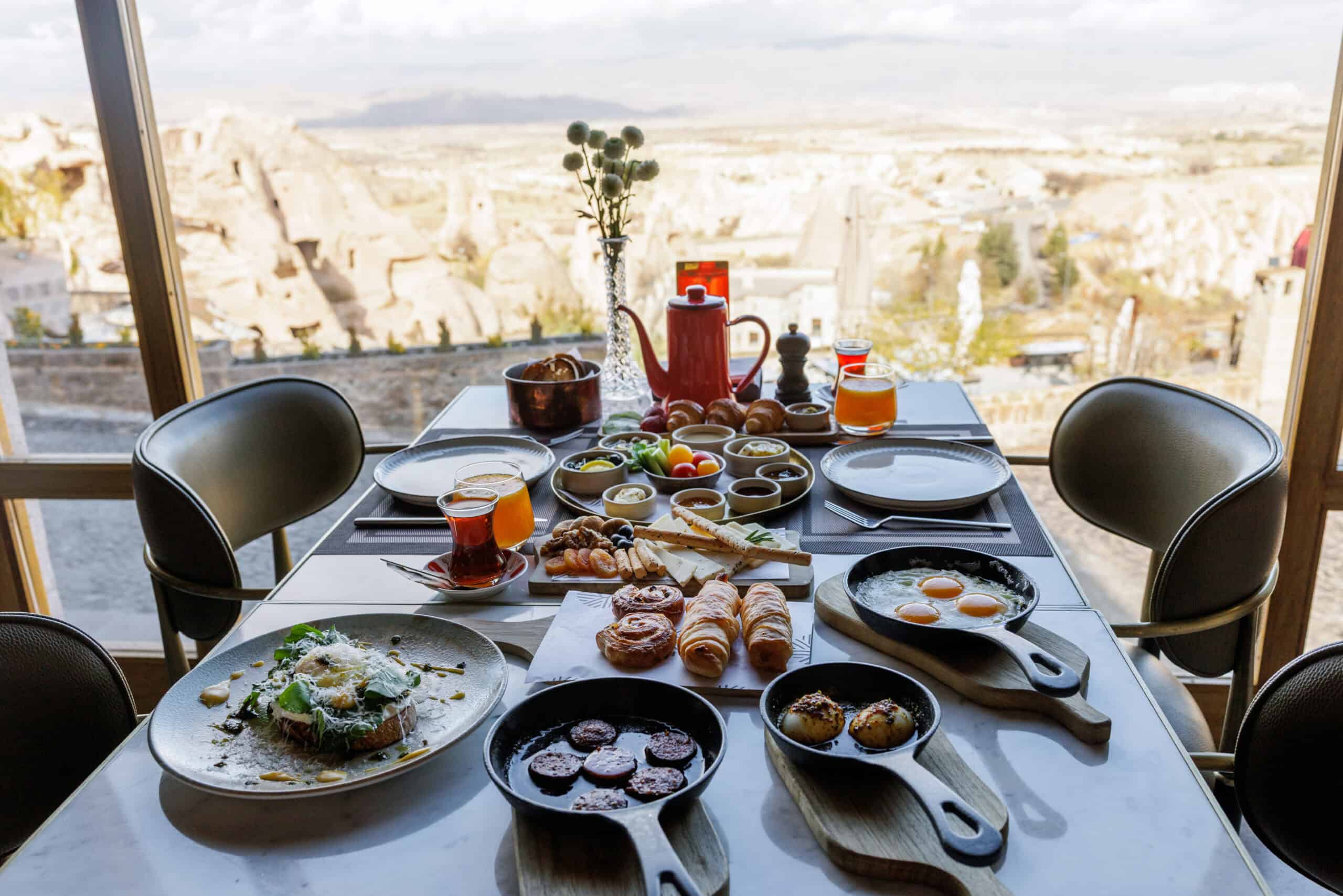 Breakfast at Millitaly Restaurant, featuring a view, at Millstone Cave Suites.