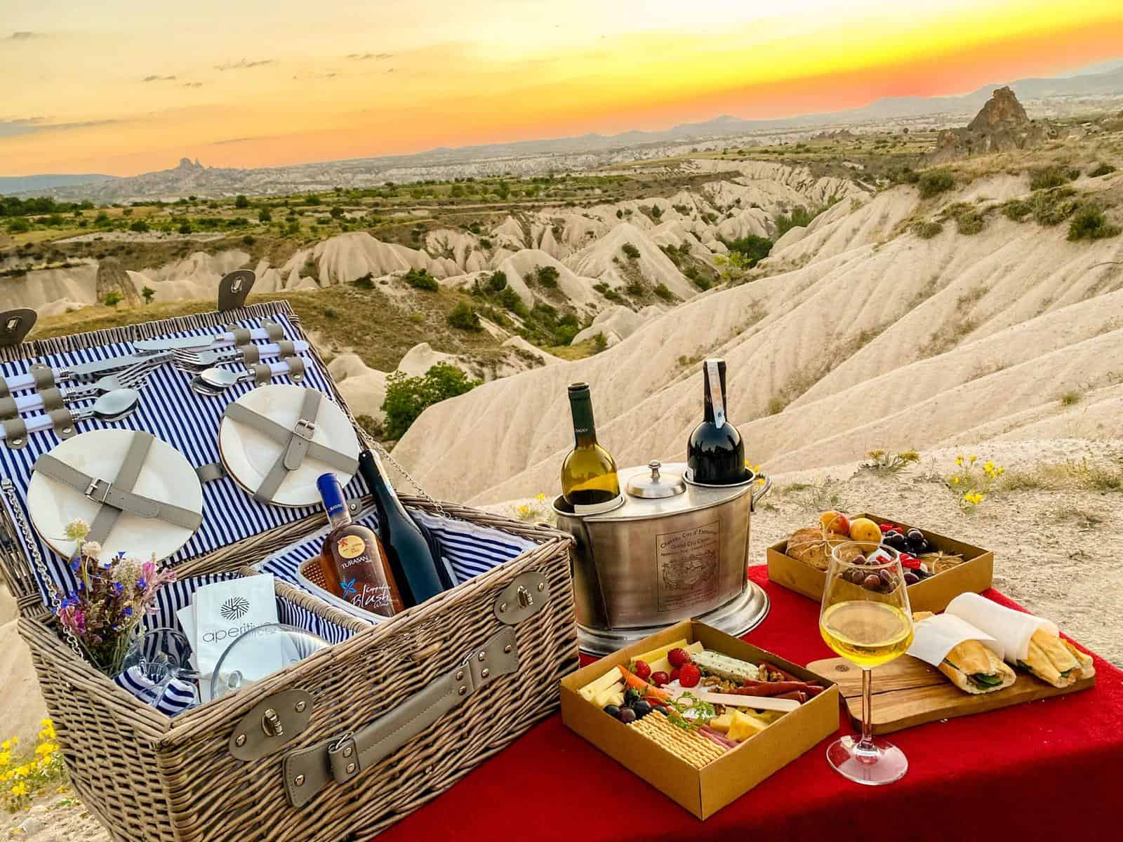 Millstone Cave Suites Kızılçukur'da gün batımı pikniği